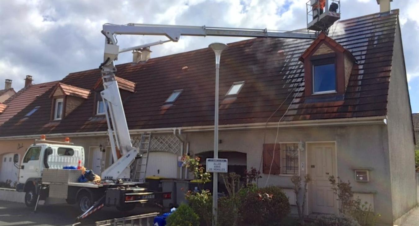 Nettoyage et peinture de toiture